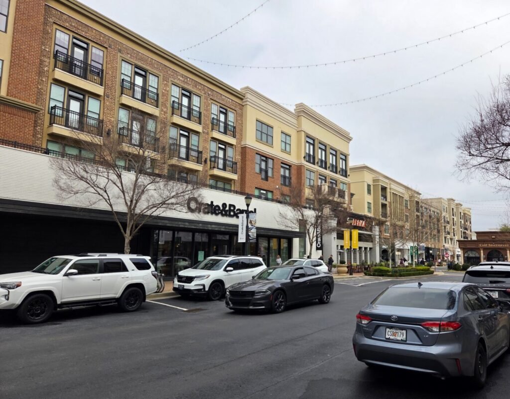 a street in avalon center, alpharetta ga