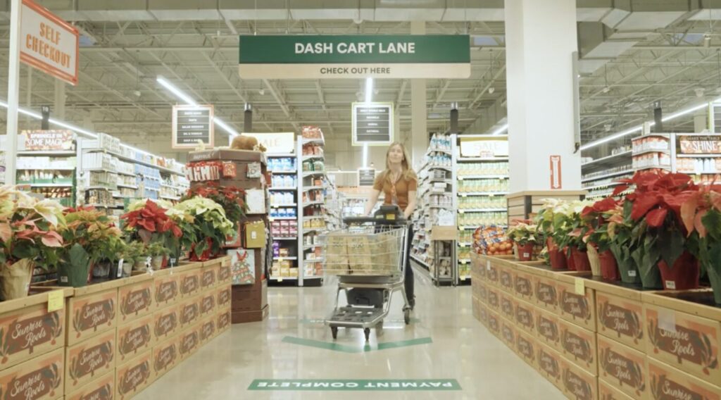 Smart cart display showing receipt total and payment options during an automated checkout process.