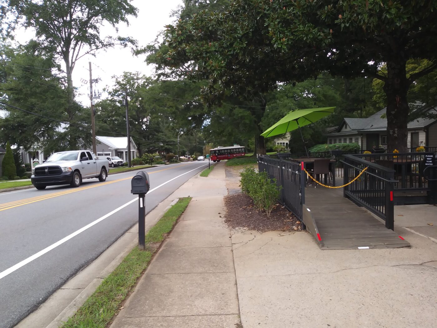 Downtown Roswell Now Offers Two Free Hours of Parking—With One Important Catch